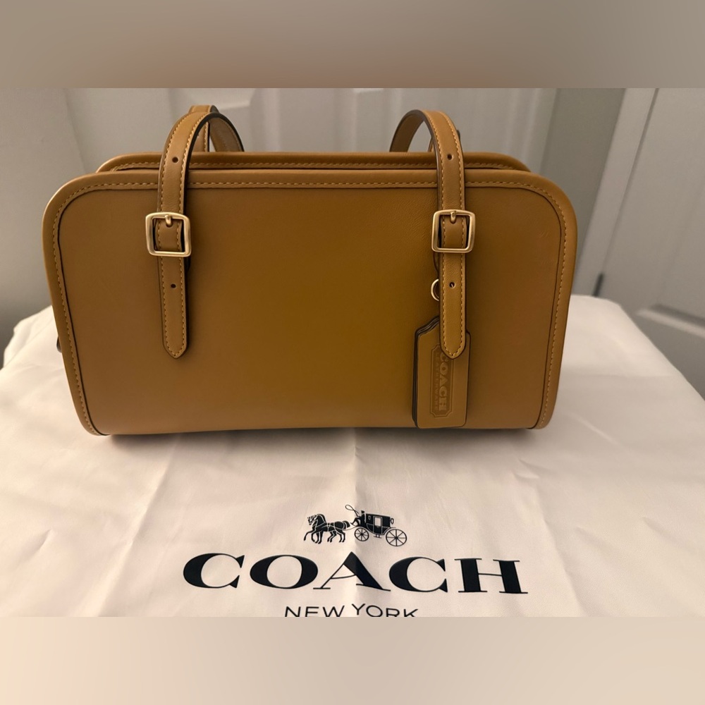 Coach Swing Zip Honey Brown